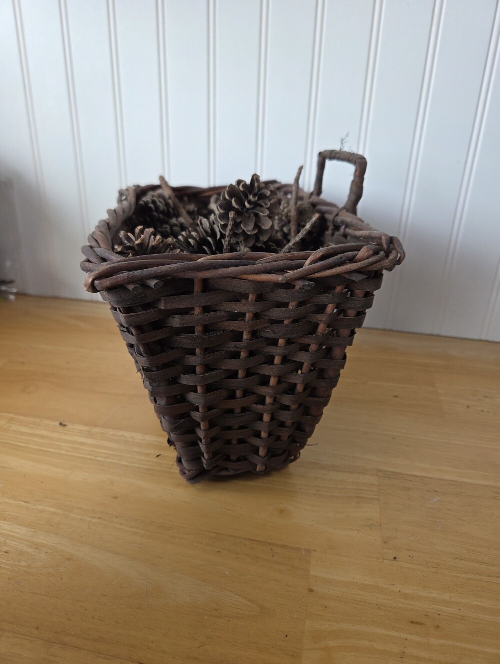 Vintage Basket Full Of Pine Cones Brown Wall Hanging - Picture 3 of 8